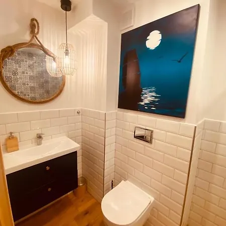 Dwupietrowy Latarnik - Jastrzebia Gora *