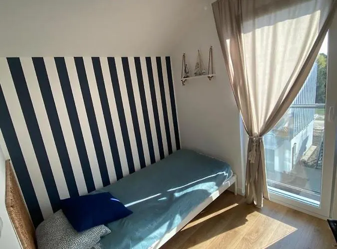 Dwupietrowy Latarnik - Jastrzebia Gora アパート *