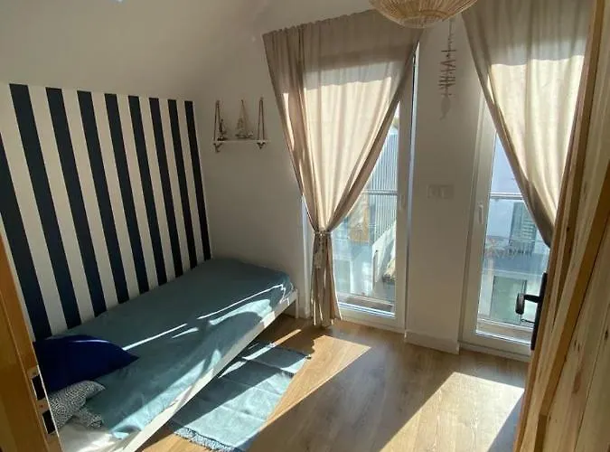 Dwupietrowy Latarnik - Jastrzebia Gora アパート